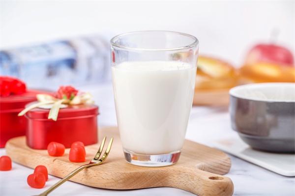 喝脱脂牛奶有助于缓解衰老 可将寿命延长4.5岁