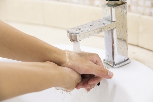 FDA警告：发现市面部分洗手液产品含有甲醇 或导致头痛、昏迷和失明