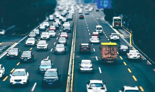 90后女生|奇葩！90后女生拒绝和外卖小哥拼车 司机：乘客都是平等的，没有高低贵贱之分