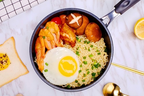 方便食品|走出国门！中国方便面海外买家翻倍 “网红食品”螺蛳粉出口量猛增