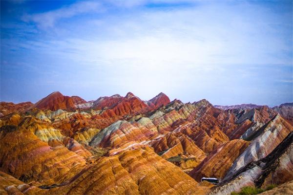 不可再生资源!陕西靖边龙洲丹霞地貌又被刻字,600年都难以恢复