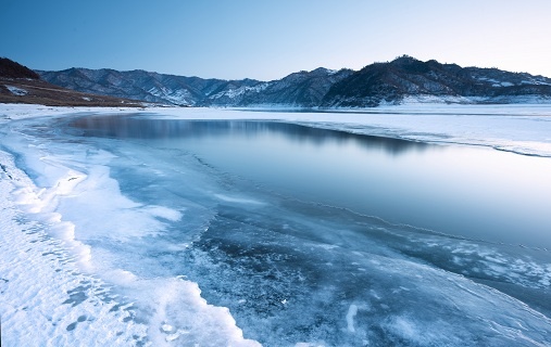 惊人！全球冰川湖面积不到30年增加51% 是海平面上升和洪灾的“罪魁祸首”