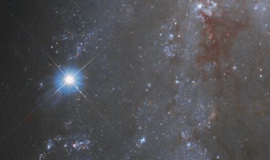 绚烂如烟火！NASA发布深空超新星影像 亮度最亮时相当于50亿个太阳