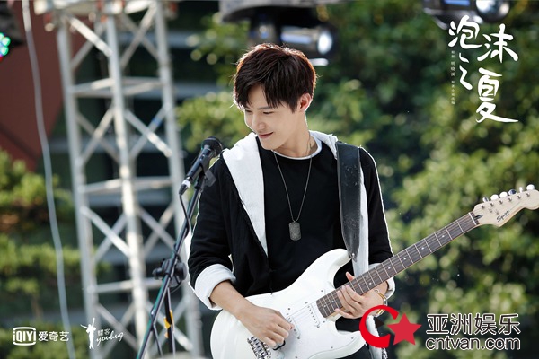 新版《泡沫之夏》张雪迎C位出道 秦俊杰黄圣池恋爱角色换位