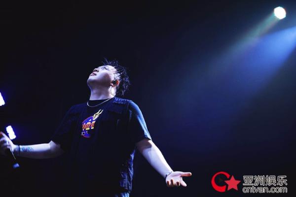 艾福杰尼黄旭美国巡演波士顿首战告捷 让世界听到中国的好说唱