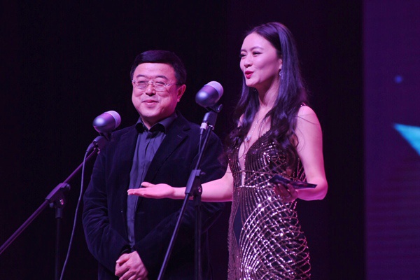 《青年电影手册》“2017年度华语十佳” 暨第九届“金扫帚奖”揭晓 王宝强现身领最令人失望导演奖