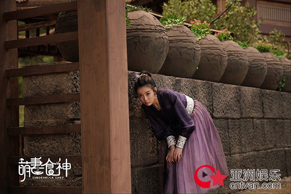 种丹妮《萌妻食神》开启新副本 男装惊艳获好评