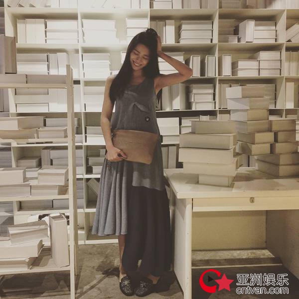 马小媛摇身变杂志社时尚达人 新剧热播犀利怼宋茜