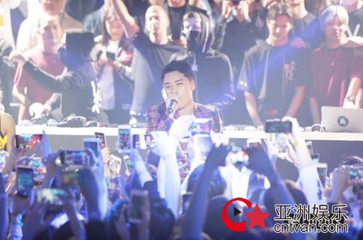 Alan Walker、胜利现身Liquid Nights 《Ignite》新曲high翻全场