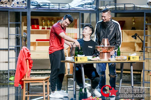 甩脸色、不合作？《青春同学会》预告片陈赫、郑恺“无视”张殿伦