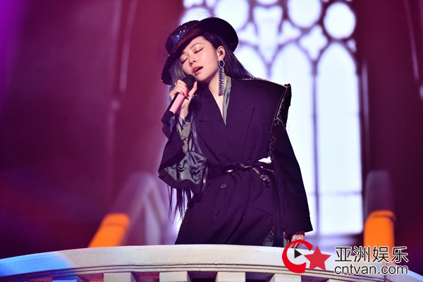 张杰助阵张靓颖天籁“珍”服上海 成都站即将开启