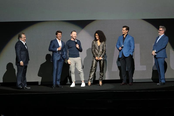 《碟中谍6：全面瓦解》豪华主创齐聚 阿汤哥25000英尺跳伞106次搏命演出