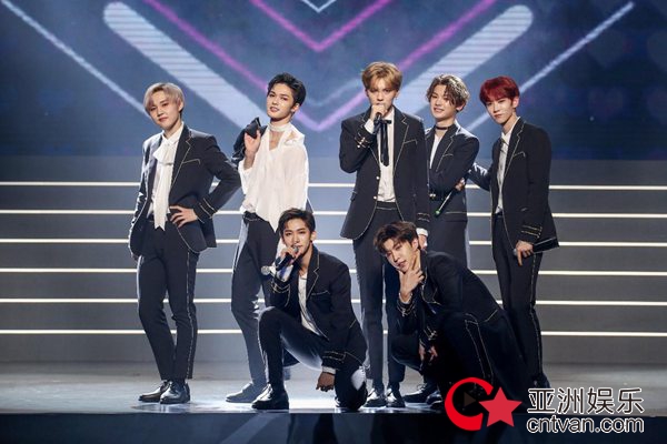 华晨宇、乐华七子齐现身，当红流量引爆映客“樱花女生星光夜”