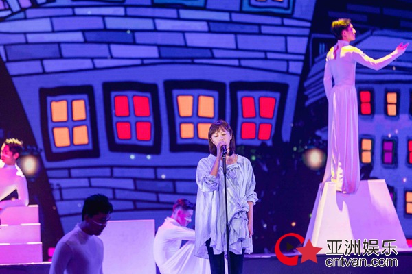 才女当道！《跨界歌王》徐静蕾大秀才女属性，出彩作品获网友盛赞