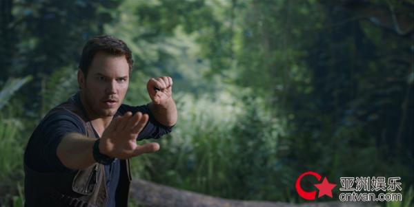 《侏罗纪世界2》“入侵版”新预告 族群之战一触即发