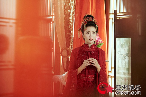 种丹妮《萌妻食神》开启新副本 男装惊艳获好评