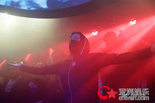 Alan Walker、胜利现身Liquid Nights 《Ignite》新曲high翻全场