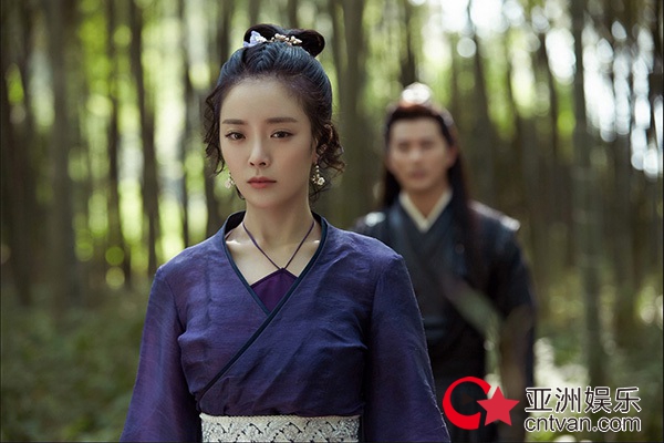 种丹妮《萌妻食神》开启新副本 男装惊艳获好评