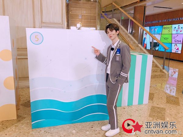 当你们还在期待TA们撕名SF奇迹网页版牌的时候,漫威英雄拿着名牌上跑男了