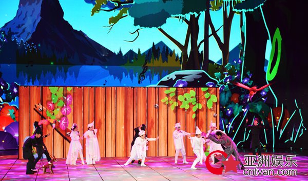 节奏部落央视六一晚会上演阿卡贝拉音乐短剧《彼得与狼》