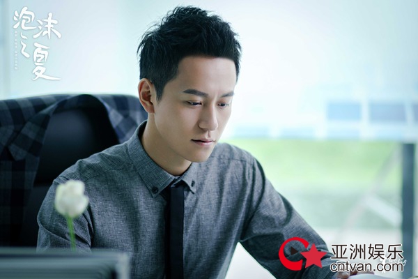 明晓溪力挺新版《泡沫之夏》 品质全面升级打造爆款剧