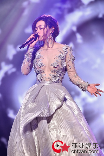 张杰助阵张靓颖天籁“珍”服上海 成都站即将开启