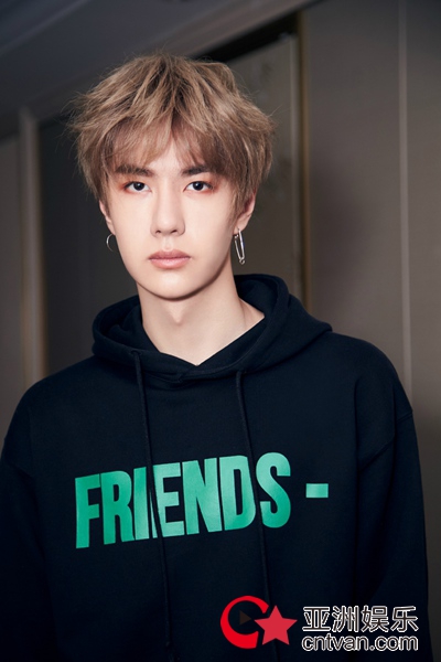 《创造101》王一博回归 实力编舞尽显导师风范