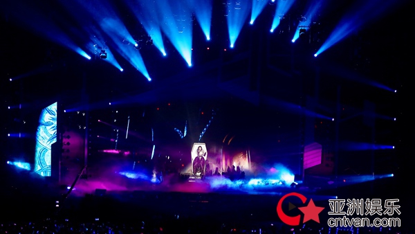 张杰助阵张靓颖天籁“珍”服上海 成都站即将开启