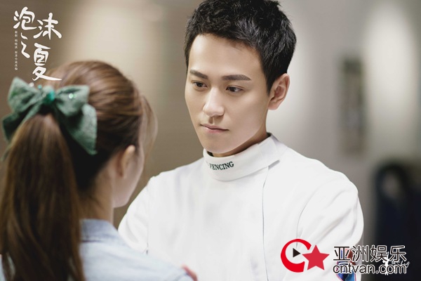 明晓溪力挺新版《泡沫之夏》 品质全面升级打造爆款剧