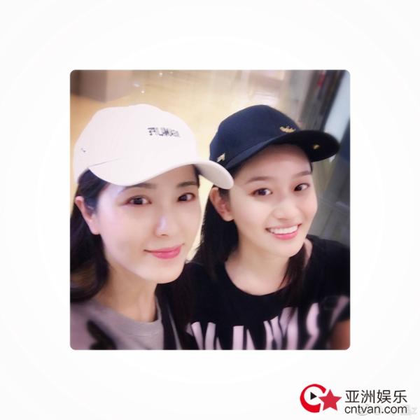 《陪读妈妈》主创母亲节温情互动 梅婷邬君梅曾黎郝洋获祝福