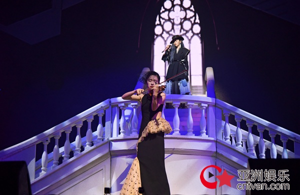 张杰助阵张靓颖天籁“珍”服上海 成都站即将开启