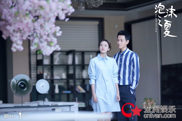 《泡沫之夏》打破翻拍剧“十翻九糊”困境 解锁口碑流量双赢模式