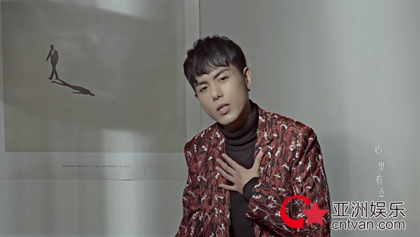 孙子涵《奖状》MV甜蜜上线 体会爱情的甜与涩