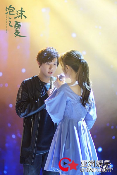 新版《泡沫之夏》老瓶新酒 焕然一新赢高口碑