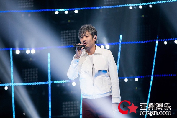 《跨界歌王》吴秀波、刘恺威深情开唱，隔空表白子女惹网友泪目