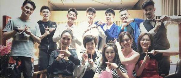 《青春同学会》首播 最好的年华遇到最好的你们