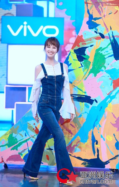 蓝盈莹《慢慢喜欢你》热搜不停 首登《快本》被赞文艺气质浓