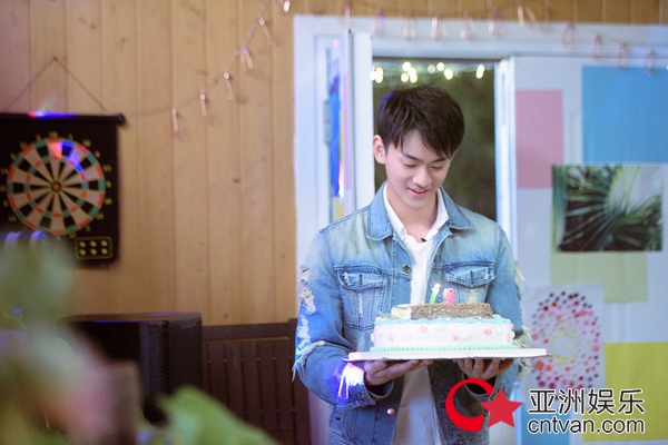 《真心大冒险》上演两女追一男 程程主动告白朱煜明