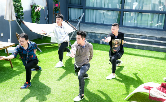 《青春同学会》首播 最好的年华遇到最好的你们