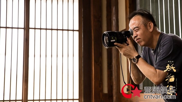 陈凯歌V峰会电影论坛开幕演讲 分享与影评人故事“希望中国电影多出狂生”