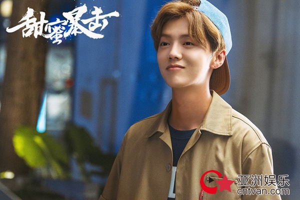 《甜蜜暴击》鹿晗片场健身根本停不下来 麒麟臂瞩目