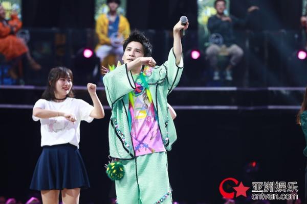 赶走不开心！ 今晚《嗨，唱起来！》大张伟不仅唱歌、跳舞还讲段子