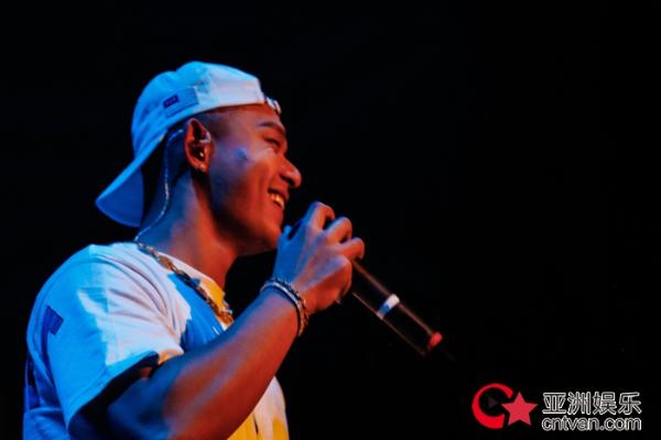 艾福杰尼黄旭美国巡演第三站爆燃芝加哥 偶像榜样力量彰显无遗