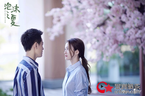 新版《泡沫之夏》老瓶新酒 焕然一新赢高口碑