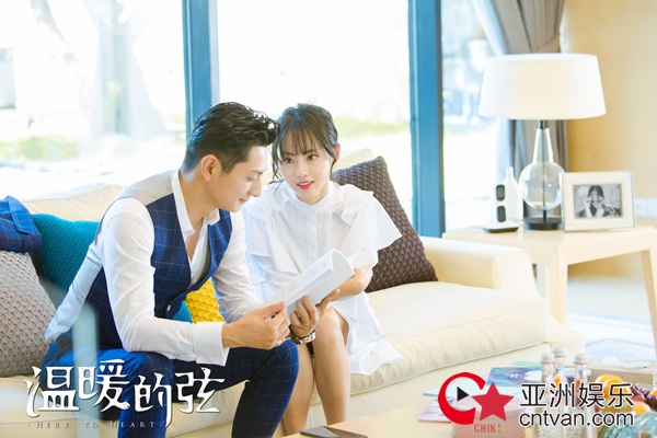 《温暖的弦》张翰祝福“维一夫妇”：爱的刚刚好 “卫星夫妇”今晚温情拭泪