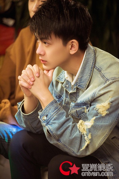 《真心大冒险》上演两女追一男 程程主动告白朱煜明