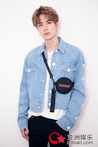 《创造101》王一博回归 实力编舞尽显导师风范