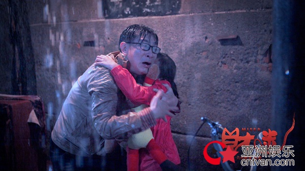 六小龄童拍《财迷》数次落泪 导演董董：父亲内心更脆弱