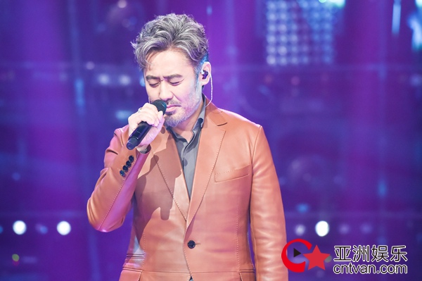 《跨界歌王》吴秀波“绅士”合唱超圈粉 李菲儿斗舞惊艳全场