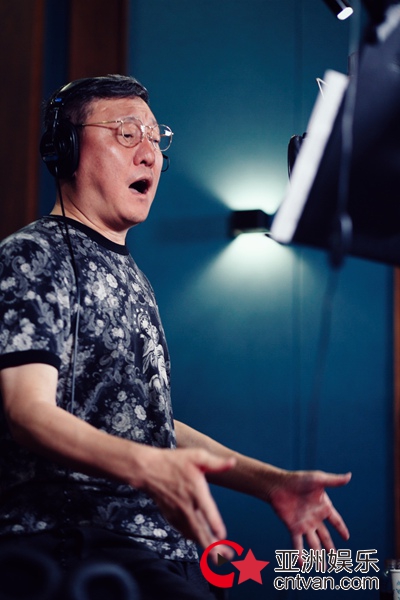 韩磊新歌《在此》风雅上线 唱出武汉自信